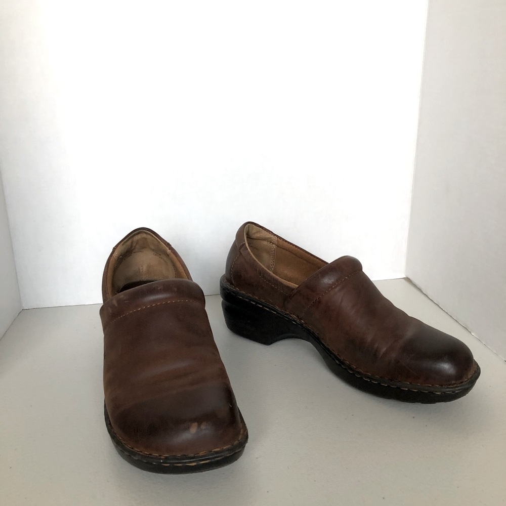 Born (b.ø.c.) Peggy Leather Clogs in Dark Brown Oil